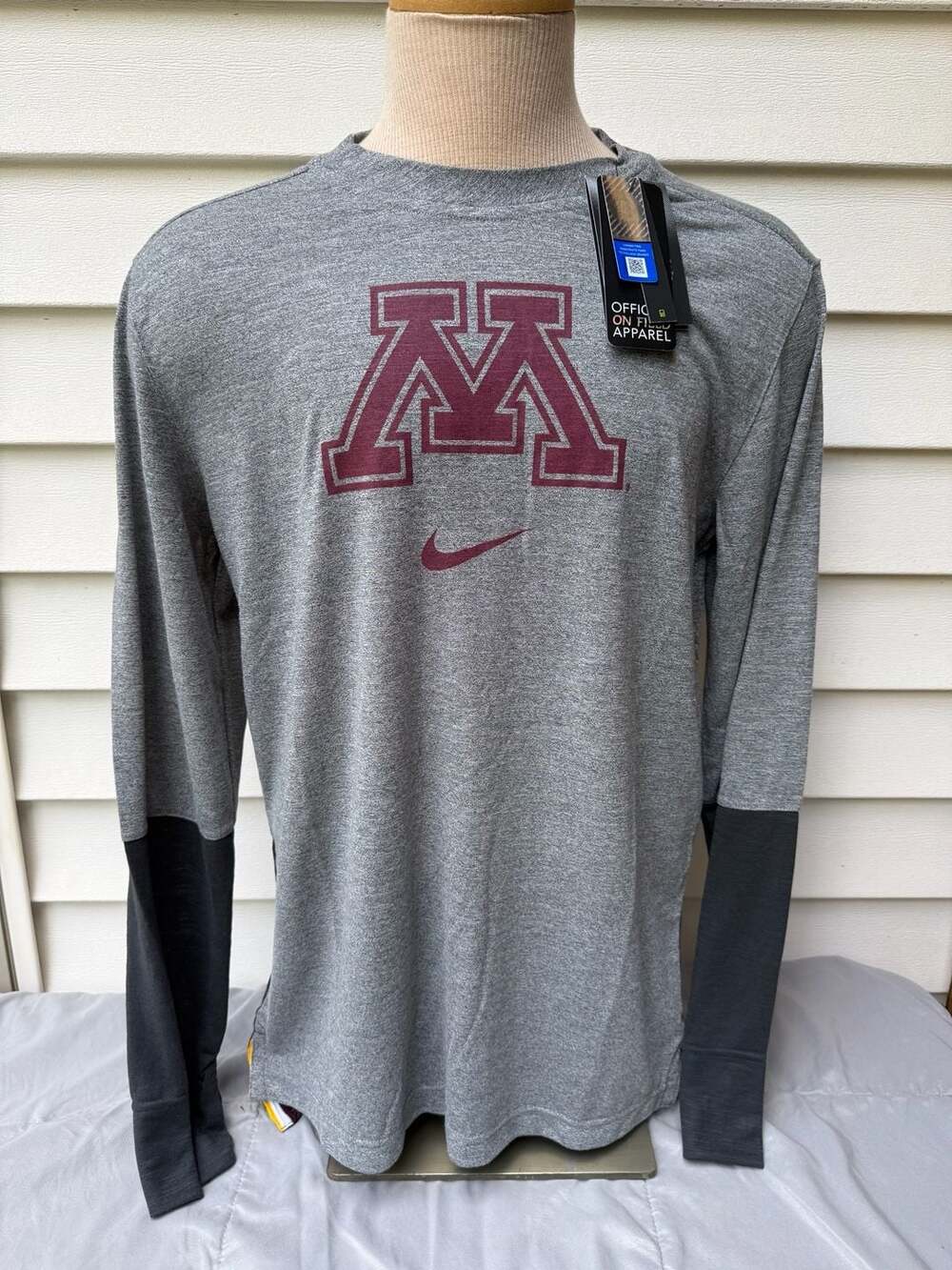 Nike Minnesota Golden Gophers Dri-FIT Long Sleeve T-Shirt Men's Medium NWT